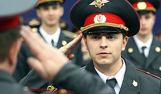 Милиционерам поднимут зарплату Милиционерам поднимут зарплату