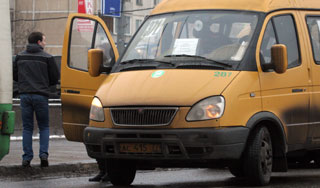 Пассажиры угнали маршрутное такси Пассажиры угнали маршрутное такси