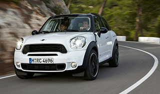 Появились фото нового кроссовера Mini Появились фото нового кроссовера Mini