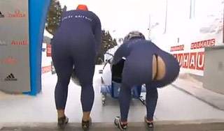 Бобслеистка устроила стриптиз (видео) Бобслеистка устроила стриптиз (видео)