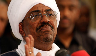 Глава Судана стал жертвой ботинкометателя Глава Судана стал жертвой ботинкометателя