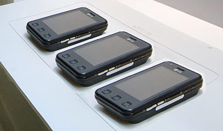 LG представила беспроводную "зарядку" LG представила беспроводную "зарядку"