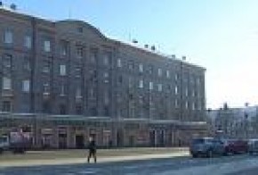 В доме с окнами на администрацию замерзают люди