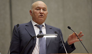 Лужков выселяет министров из дома Лужков выселяет министров из дома