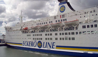 Сотни пассажиров парома застряли во льдах Сотни пассажиров парома застряли во льдах