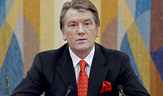 Ющенко отдал честь бандеровцам Ющенко отдал честь бандеровцам