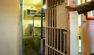 Грабителю не нашлось места в тюрьме Грабителю не нашлось места в тюрьме