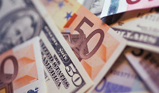 Доллар рекордно обрушил курс евро Доллар рекордно обрушил курс евро