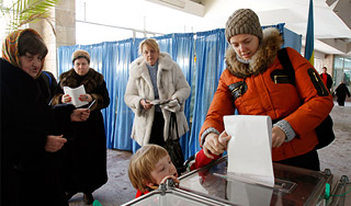 Украина выбирает президента во втором туре Украина выбирает президента во втором туре