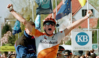 Экс-чемпион мира погиб в автокатастрофе Экс-чемпион мира погиб в автокатастрофе