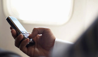 В самолетах разрешат говорить по мобильному В самолетах разрешат говорить по мобильному