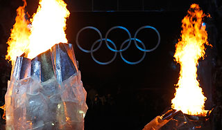 Олимпийский огонь благословили индейцы Олимпийский огонь благословили индейцы