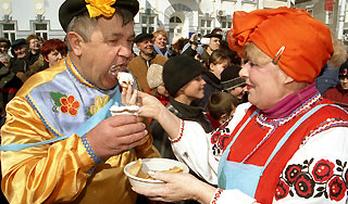 В Крыму устроили проводы зимы и Ющенко В Крыму устроили проводы зимы и Ющенко