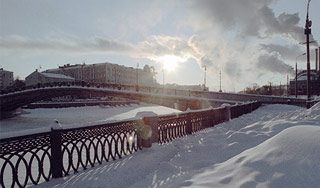 В Москве автомобиль упал с набережной В Москве автомобиль упал с набережной