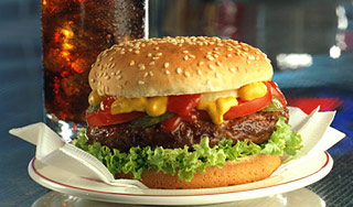 Мужчина требует $15 тысяч за съеденную иглу Мужчина требует $15 тысяч за съеденную иглу