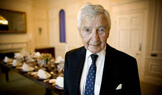 Умер автор популярных детективов Умер автор популярных детективов