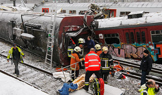 Пассажирские поезда столкнулись в час пик Пассажирские поезда столкнулись в час пик