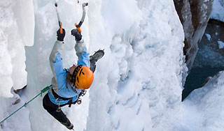 Девушка выжила, упав с 70-метровой высоты Девушка выжила, упав с 70-метровой высоты