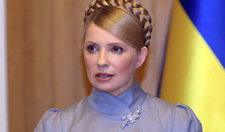 Тимошенко отвезла в суд 9 томов жалоб Тимошенко отвезла в суд 9 томов жалоб