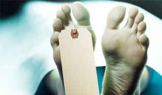 "Мертвая" женщина ожила на столе в морге "Мертвая" женщина ожила на столе в морге