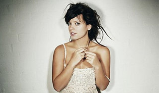 Знаменитая певица уходит со сцены Знаменитая певица уходит со сцены