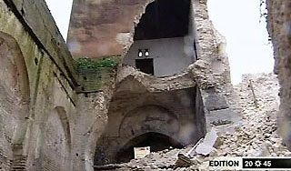 В переполненной мечети обрушился минарет В переполненной мечети обрушился минарет