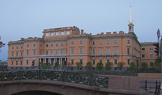 В России восстановлен уникальный замок В России восстановлен уникальный замок