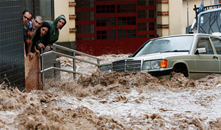 Стихия на Мадейре пощадила россиян Стихия на Мадейре пощадила россиян