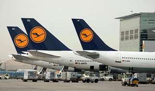 Крупнейшая авиакомпания отменила полеты Крупнейшая авиакомпания отменила полеты