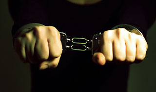 Мать задушила приемных детей Мать задушила приемных детей