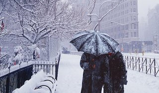 Снег парализовал жизнь американцев Снег парализовал жизнь американцев