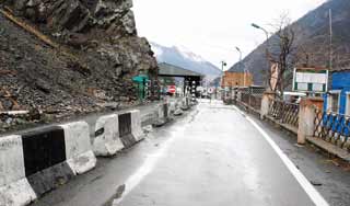 Россия и Грузия открыли границу Россия и Грузия открыли границу