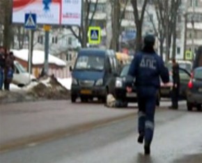 Врач сбил на джипе женщину с ребенком и не вышел, чтобы оказать помощь