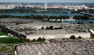 Мужчина ранил охранников Пентагона Мужчина ранил охранников Пентагона