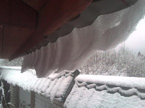 Крыша общежития рухнула под тяжестью снега