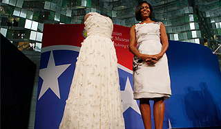 Обама подарила музею платье с инаугурации Обама подарила музею платье с инаугурации