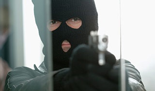 В Подмосковье на 9 млн ограбили ювелирный В Подмосковье на 9 млн ограбили ювелирный