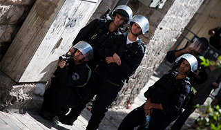 Израиль закрылся от палестинцев Израиль закрылся от палестинцев