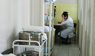 В алтайском роддоме скрыли следы трагедии В алтайском роддоме скрыли следы трагедии