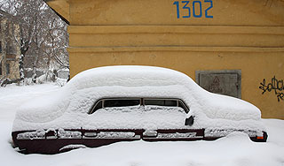 Под Ульяновском снег обрушил крышу дома Под Ульяновском снег обрушил крышу дома