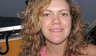 Девушка пересекла океан на обычной лодке Девушка пересекла океан на обычной лодке