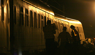 Самосвал с углем протаранил поезд Самосвал с углем протаранил поезд