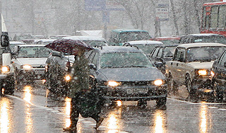 Москва встала в пробках из-за снегопада Москва встала в пробках из-за снегопада