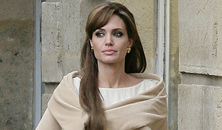 Юную Анджелину Джоли пустят с молотка Юную Анджелину Джоли пустят с молотка