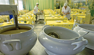 Дети массово отравились в школьной столовой Дети массово отравились в школьной столовой