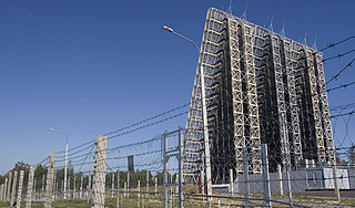 НАТО зовет Россию под общую крышу НАТО зовет Россию под общую крышу