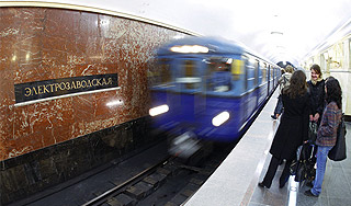 В московском метро загорелся поезд В московском метро загорелся поезд