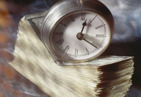 Новозыбковцам должны более шести миллионов