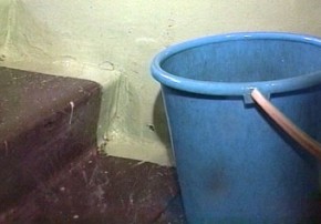 Крыша течет по вине коммунальщиков