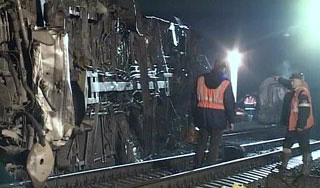 Взрыв поезда связали с Кизляром и Москвой Взрыв поезда связали с Кизляром и Москвой